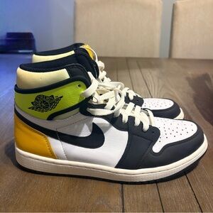 Nike Air Jordan 1 Retro High OG volt gold